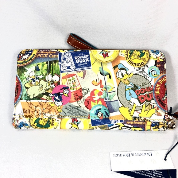 2024 Disney Dooney and Bourke Donald Duck 90th Anniversary Wristlet Wallet B NEW - Picture 2 of 3